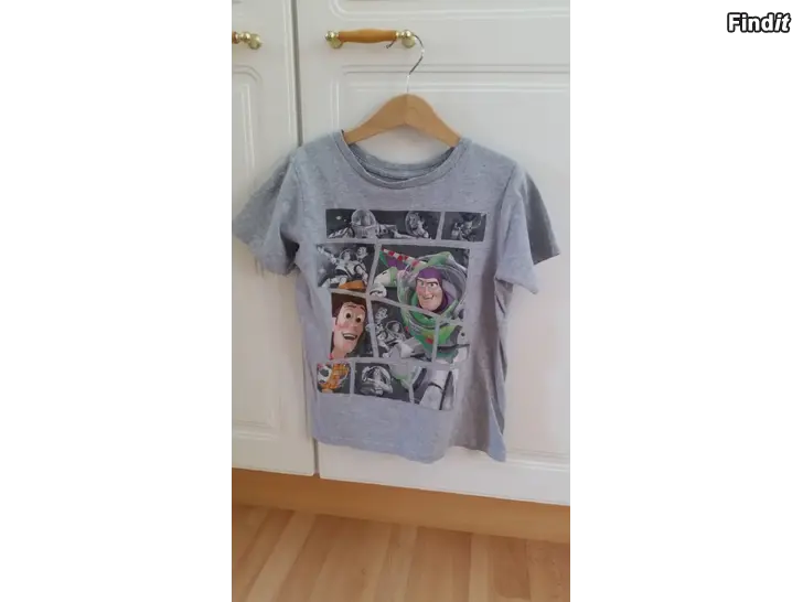 Myydään T-paita Disney Toy Story 5-6v  -hinta 2e