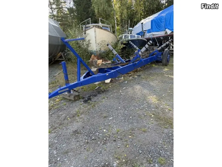 Myydään Traktorivetoinensatamatraileri
