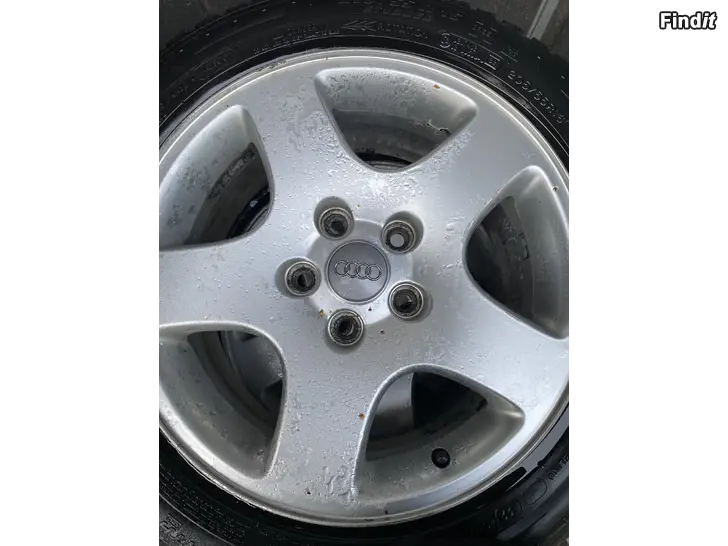 Myydään Audin nastarenkaat