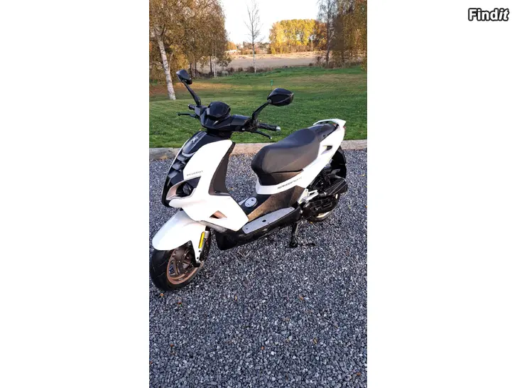 Säljes Peugeot speedfight 4