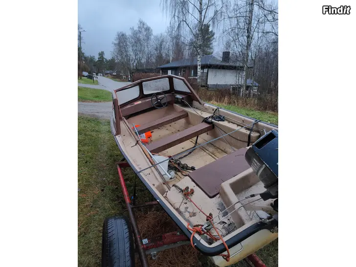 Myydään 4,5 meters båt, 15hk Yamaha 2t