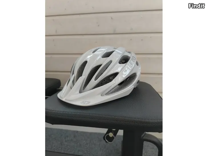 Myydään Säljes ny Giro hjälm