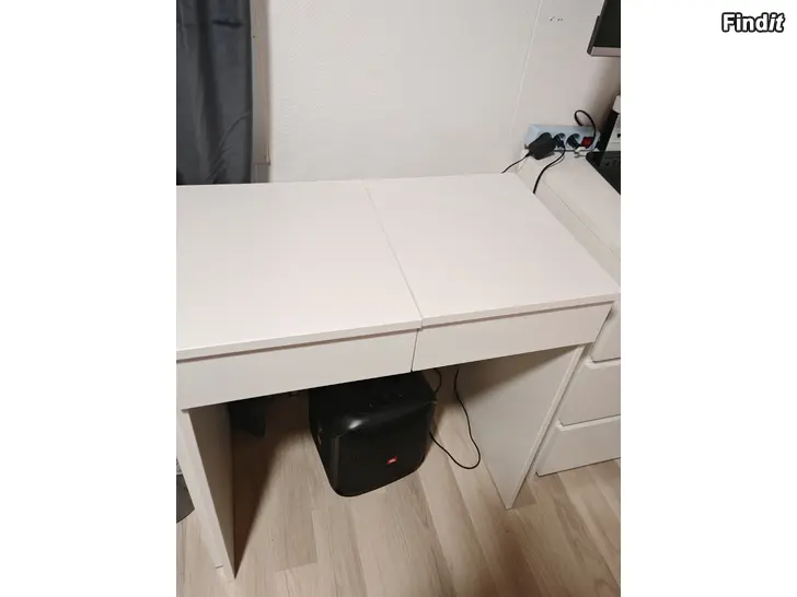 Myydään Kampauspöytä