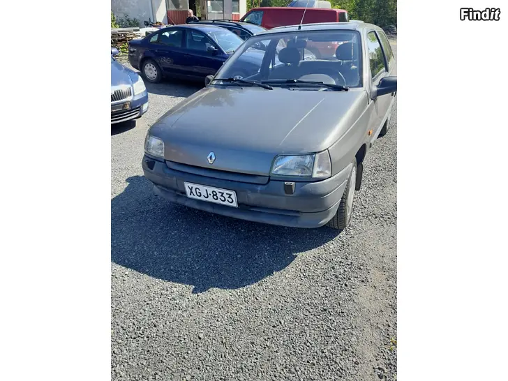 Myydään Renault Clio -95