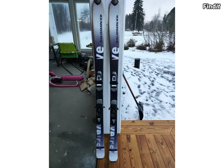 Säljes Slalom skidor 160cm