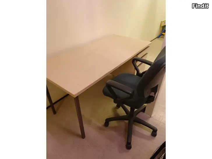 Säljes Skrivbord och stol