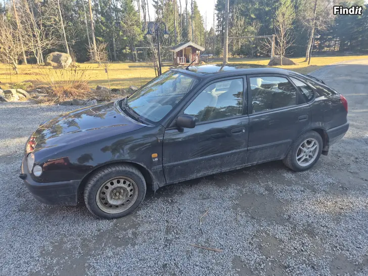 Myydään Toyota corolla