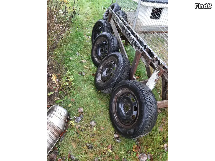 Säljes Dubbdäck med fälg 195/65R15