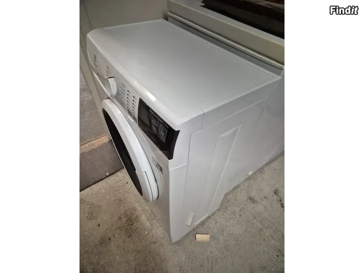 Säljes Fin 60 cm bred tvättmaskin Obs 35 cm djup