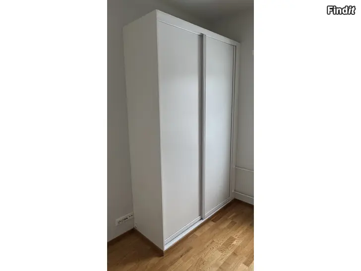 Myydään Liukuovikaapisto