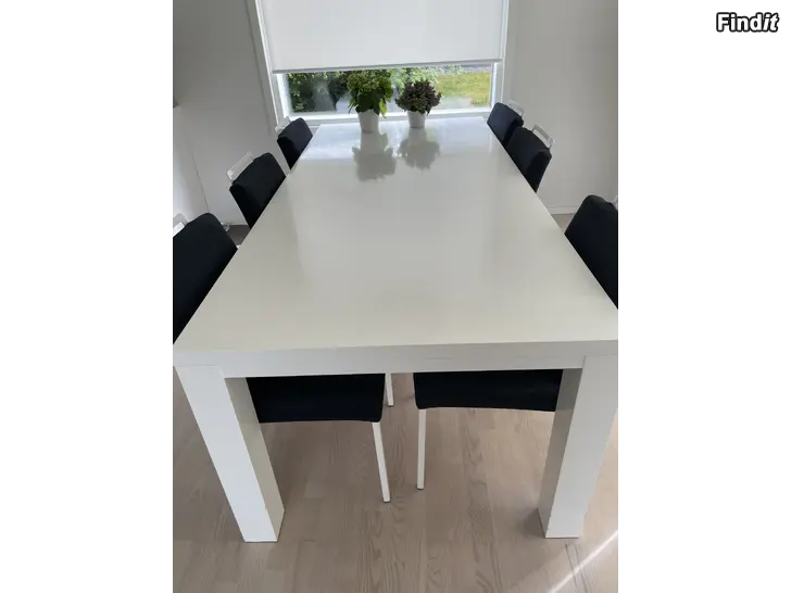 Säljes Matbord + 6 stolar