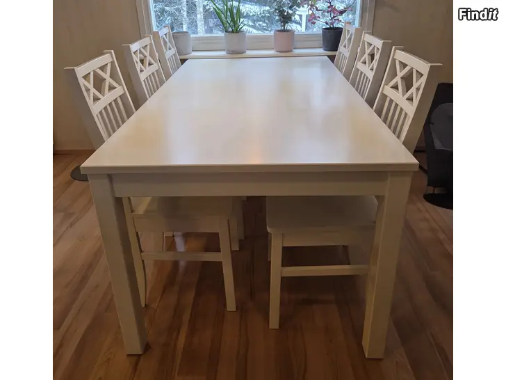 Myydään Bord och stolar