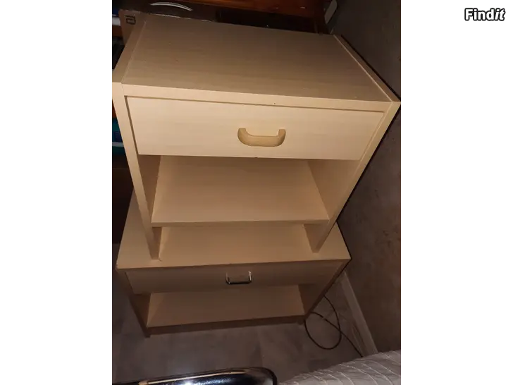 Myydään Yöpöytä