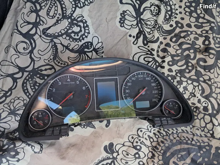 Myydään Audi A4 B6 Mittaristo