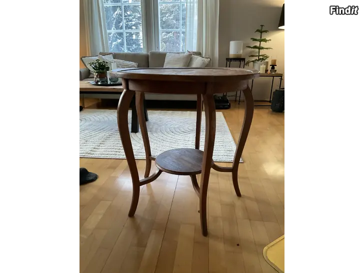Myydään Myydään vanha puinen pöytä