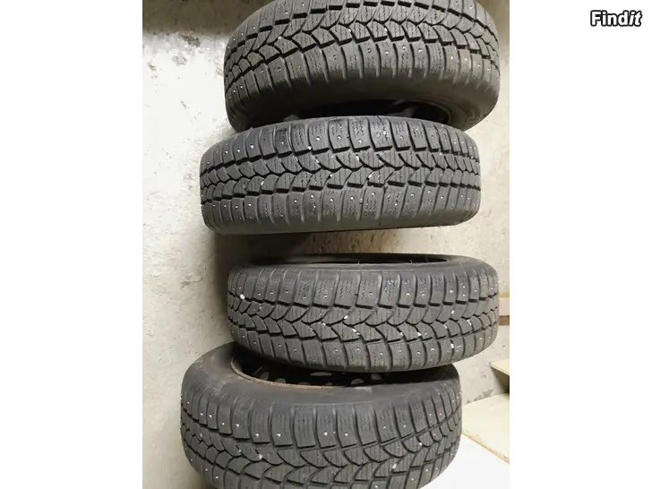 Myydään Nastarenkaat Fiat Punton