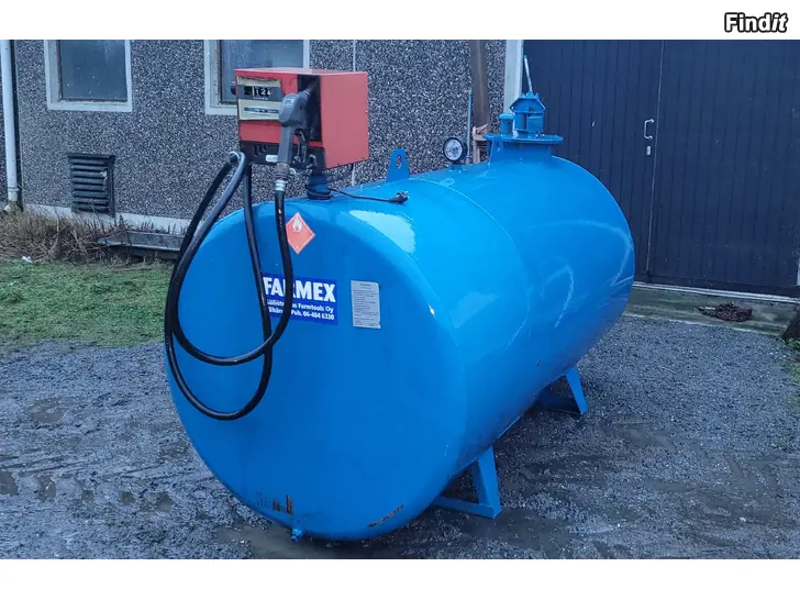 Säljes Bränsletank 2700L
