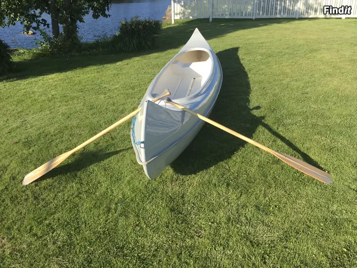 Säljes Glasfiber kanot 5 meter