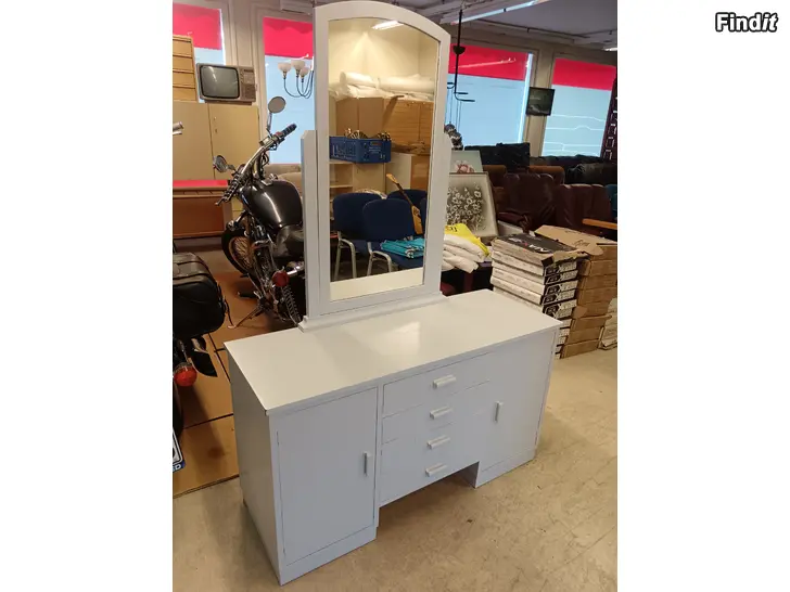 Säljes Snyggt gammalt spegel skåp