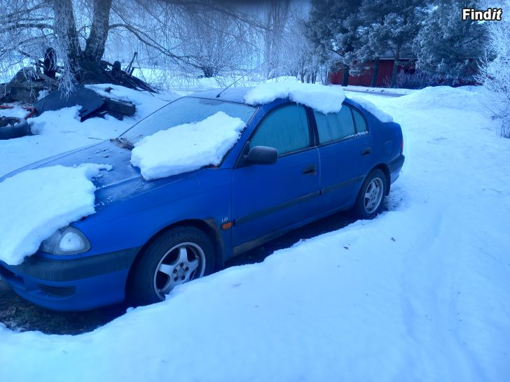 Säljes Toyota Avensis 1.8  -98 osia