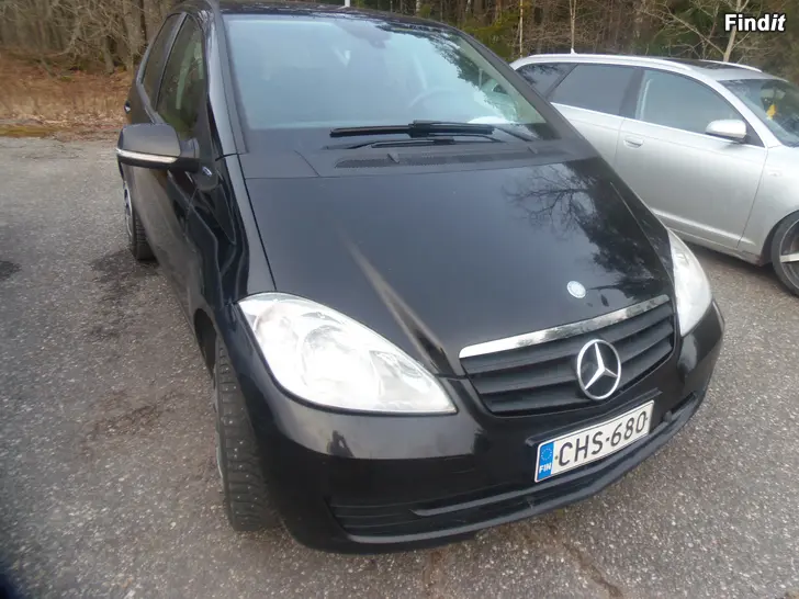 Säljes MERCEDES BENZ A 160 1,5 BENSIINI 2011  MUSTA  4-OVINEN 5-PAIKKAINEN KATS