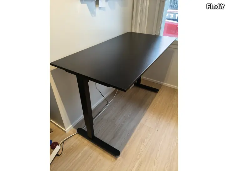 Myydään Skrivbord höj-och sänkbart