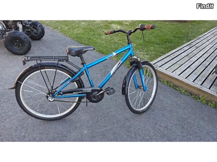 Säljes Cykel 24 med 3 växlar av märket Moxie