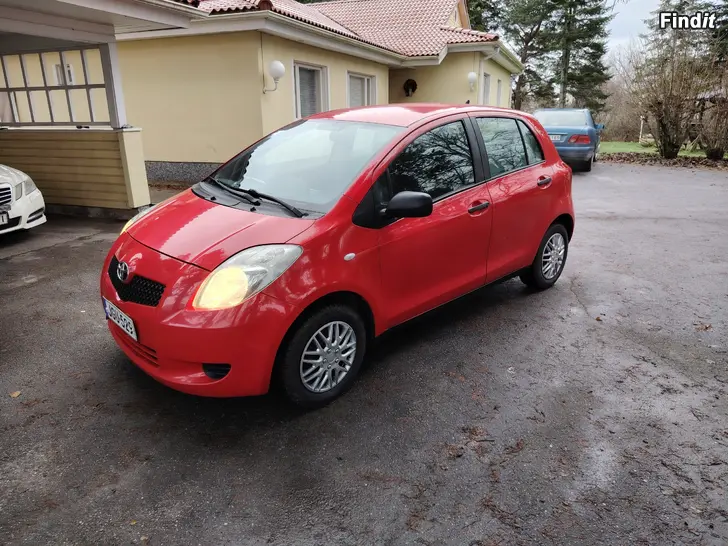 Myydään Toyota Yaris 1.3 vvti 5-vaihteinen Juuri katsastettu