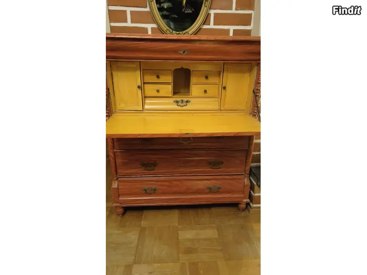 Myydään Vanha piironki