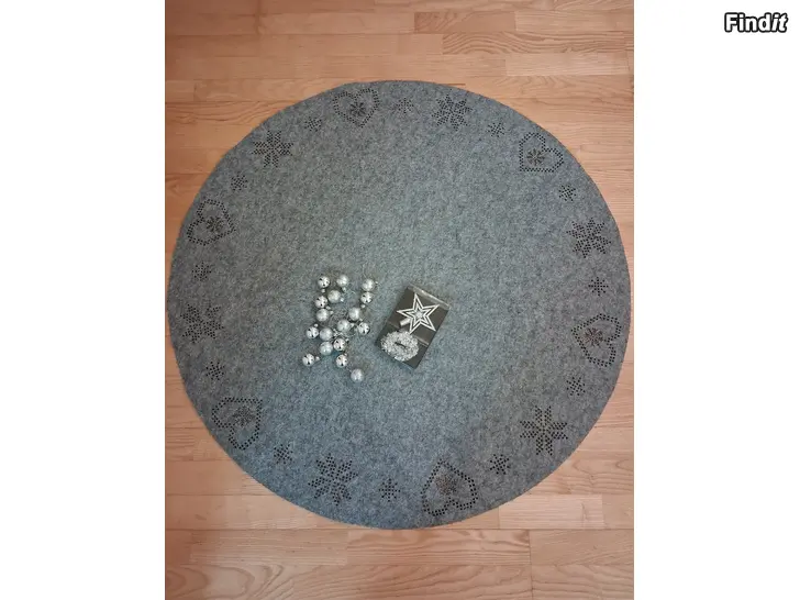 Säljes julgransmatta + julpynt