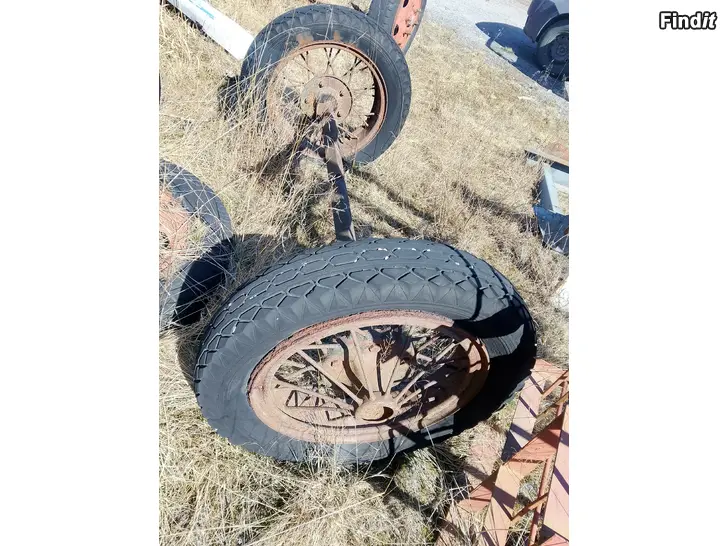 Myydään Gammal antik bilaxel