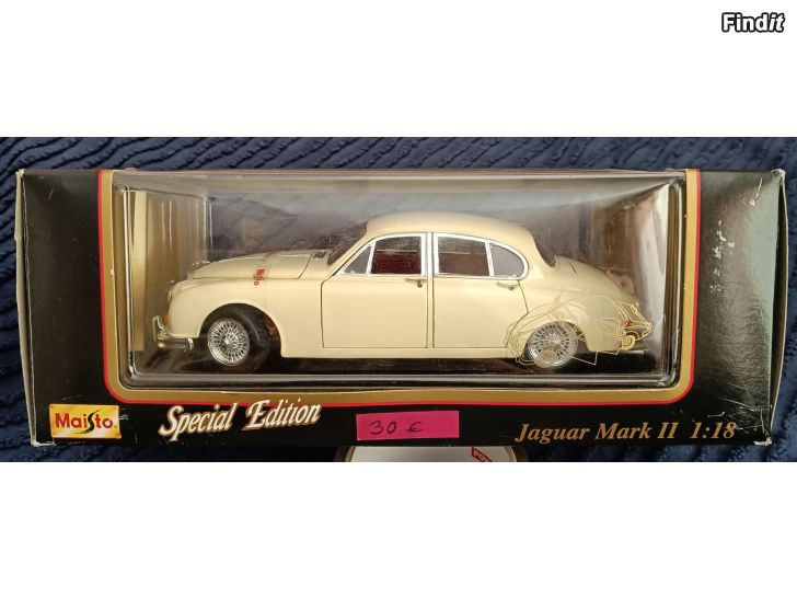 Myydään Jaguar Mark II auton pienoismalli 1/18