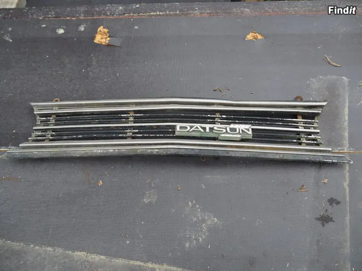 Säljes Datsun 1600 510 68-73 etusäleikkö 62301-A5500 62310-A5500 79805-23000