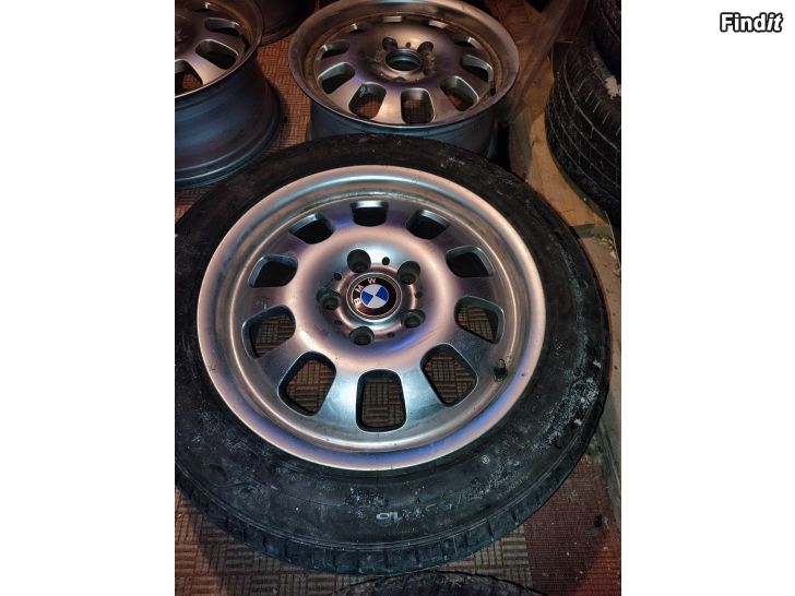 Myydään BMW style 46 renkaat