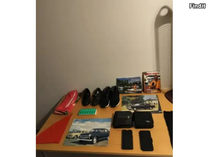 Myydään Kangaskassi pahvitaulu Peugeot CD teline