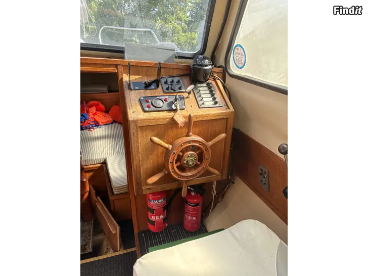 Myydään Moottoripurjehtija