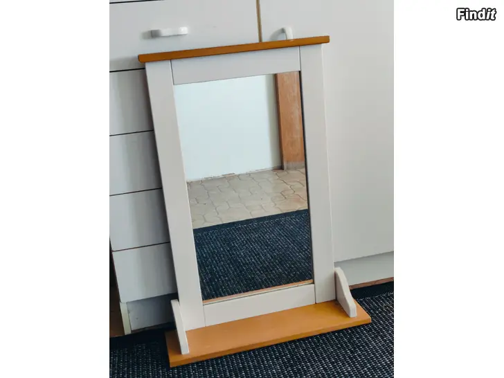 Säljes Spegel med hylla