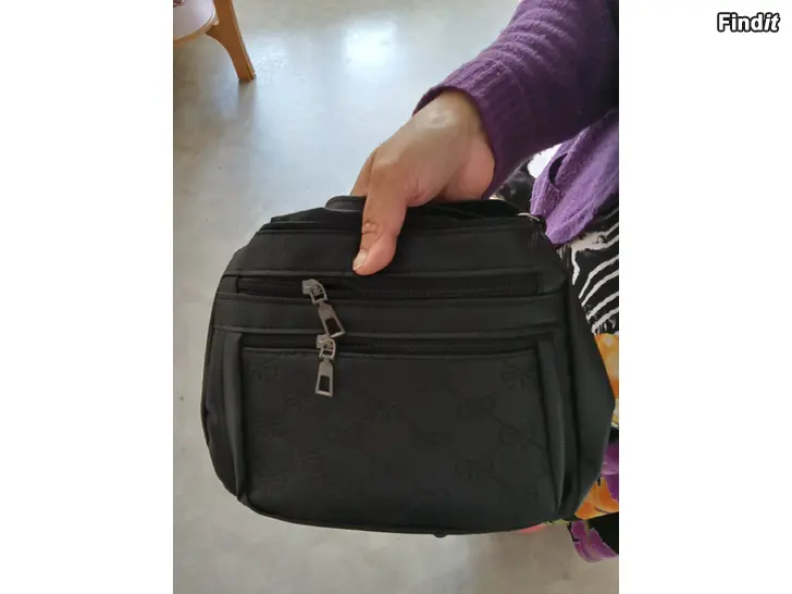 Myydään Naisten Laukku