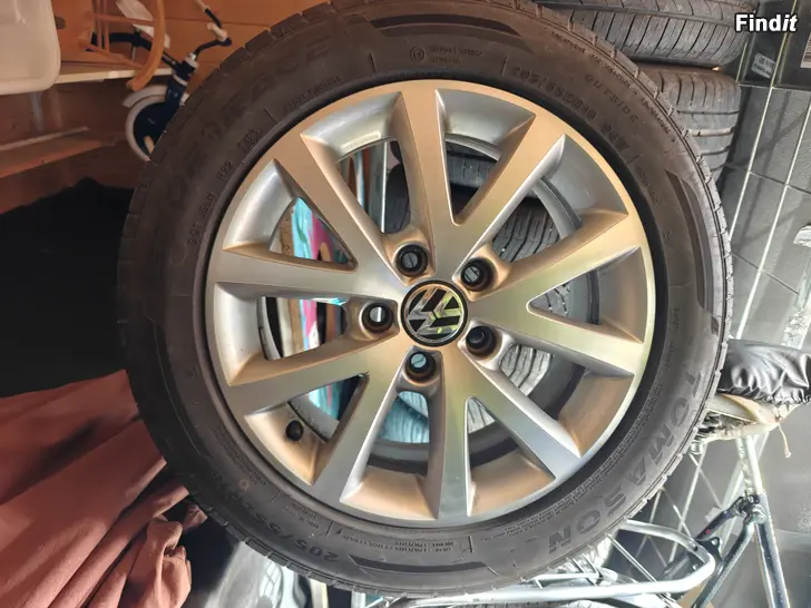 Myydään VW 16 fälgar + bra däck