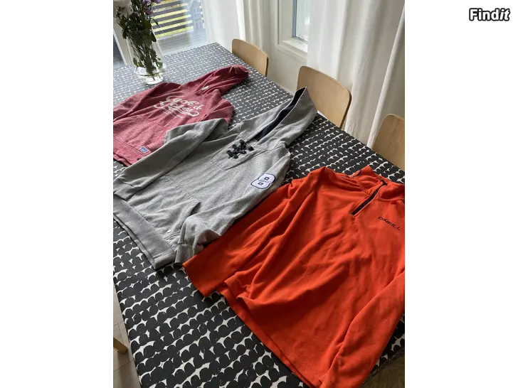 Myydään Vaatepaketti