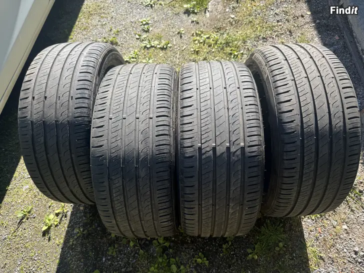 Myydään Kesarenkaat 225/40R18