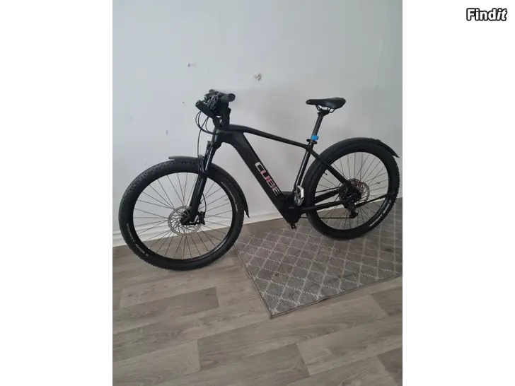 Myydään Cuben Reaktion Race L-kokoa