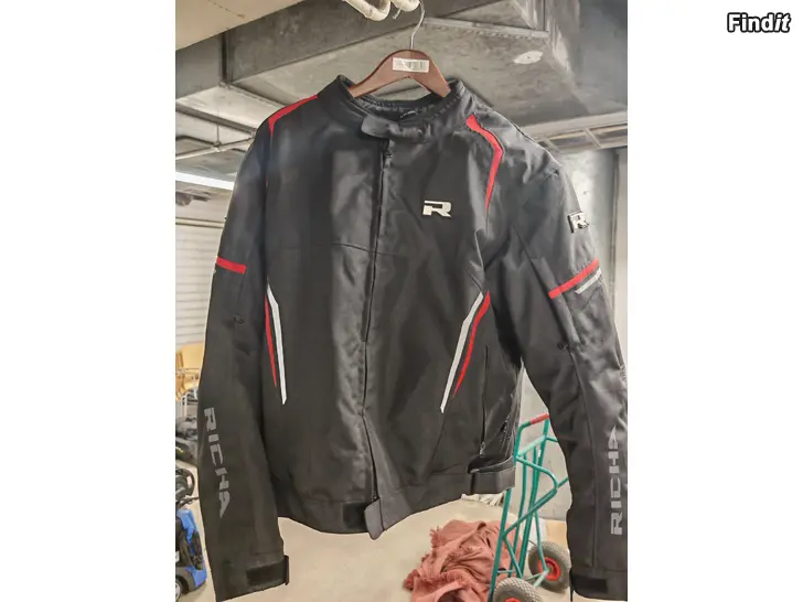 Säljes Richa motorcykel dräkt