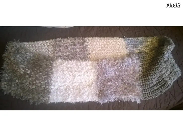 Myydään Iso leveä lämmin huivi