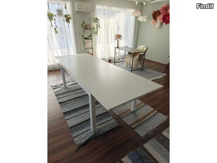 Säljes Matbord med förlängningsskivor