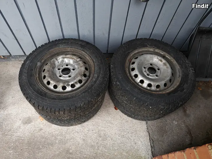 Myydään Opel Vivaro 5x118 15 vanteet nastarenkailla