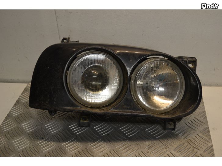 Säljes Volkswagen Golf III 92-98 ajovalo umpio tarvike oikea headlight right