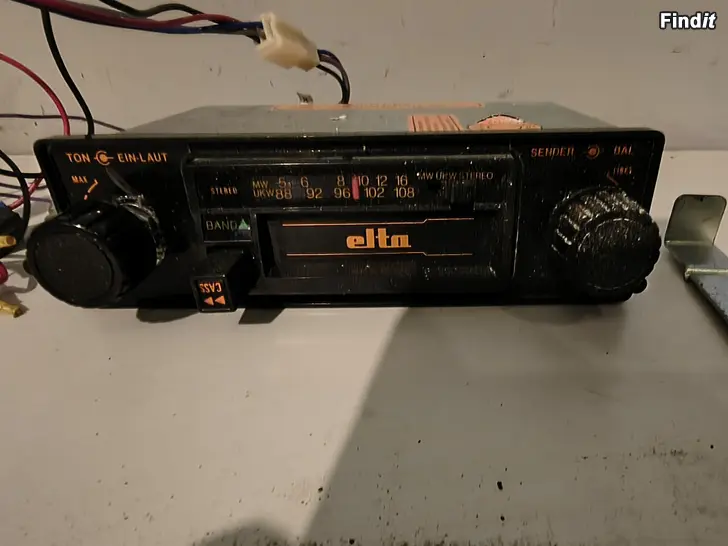 Myydään Retro autoradio