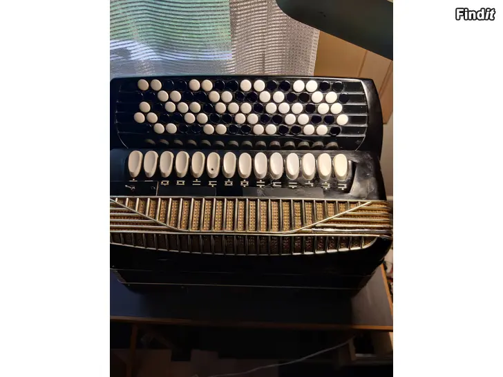 Myydään Harmonikat