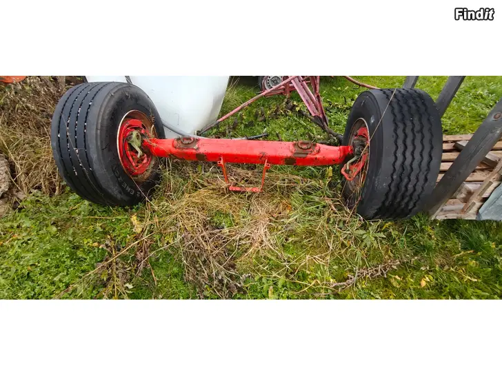 Myydään Kuorma-auton Etuakseli renkailla